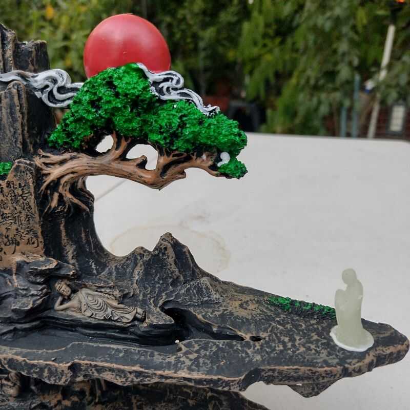 Diseño exclusivo de porta incienso cascada con templo sagrado y nubes