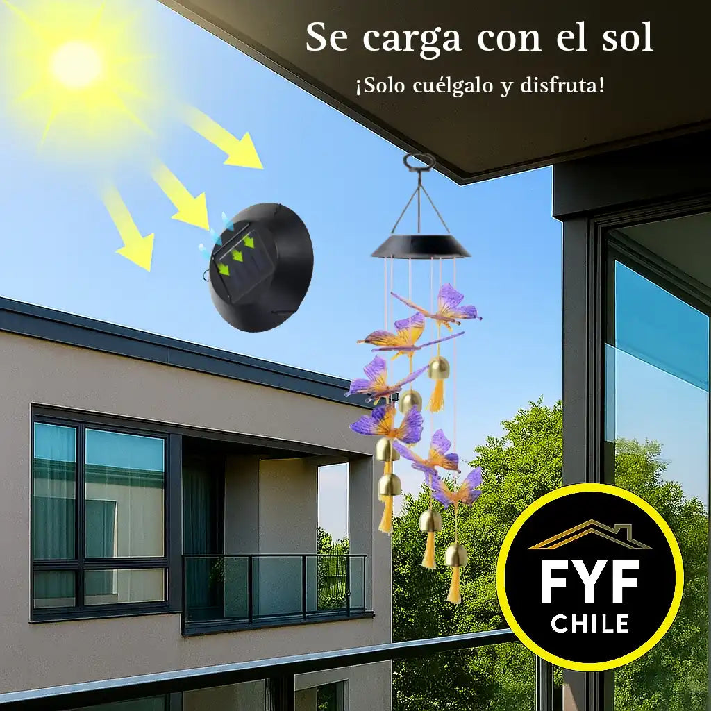 Colgante solar de mariposas cargándose al sol en un balcón moderno, instalación fácil sin cables