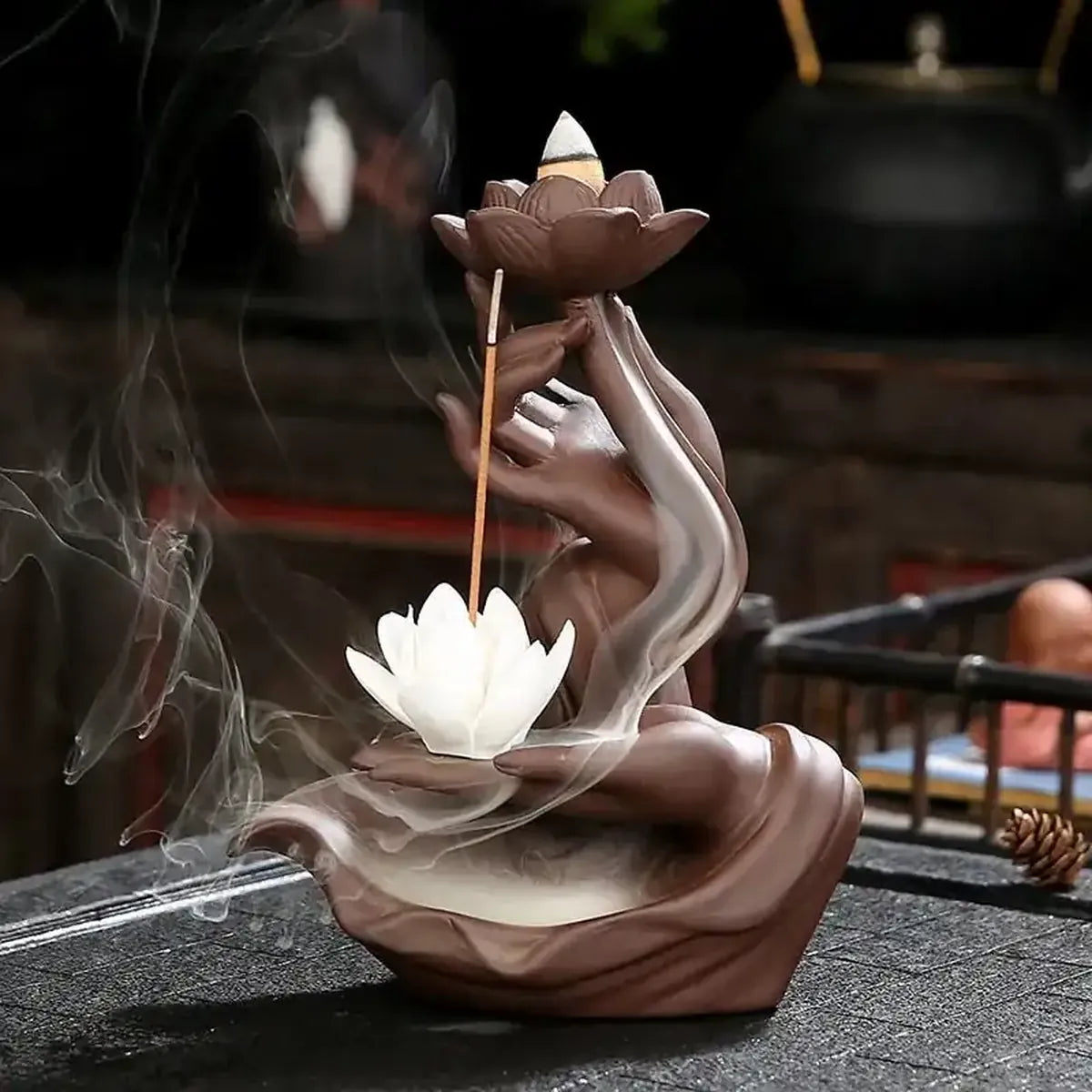 Cascada de humo para meditación yoga y relajación en el hogar