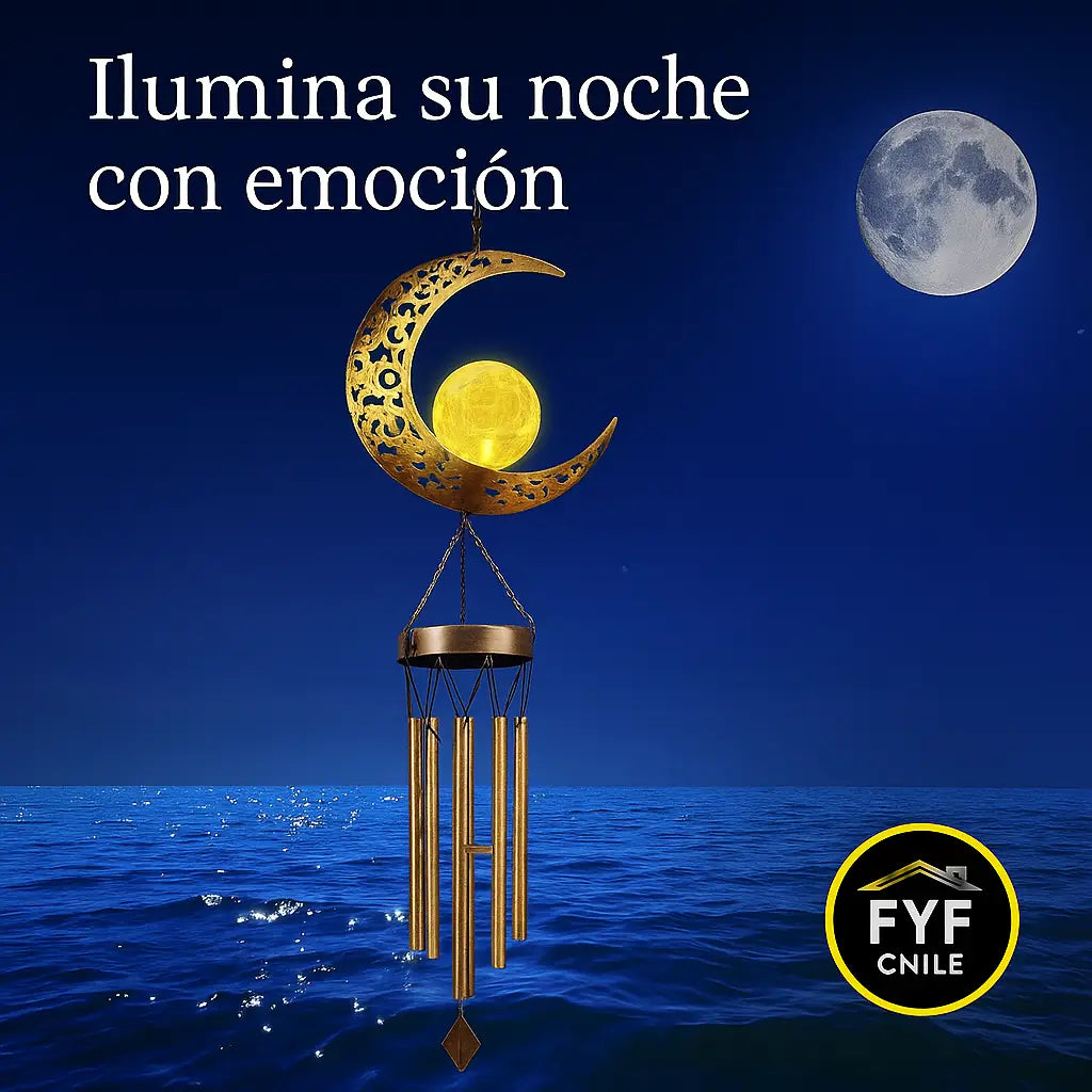 Colgante solar iluminando jardín de noche con luna brillante y ambiente relajante