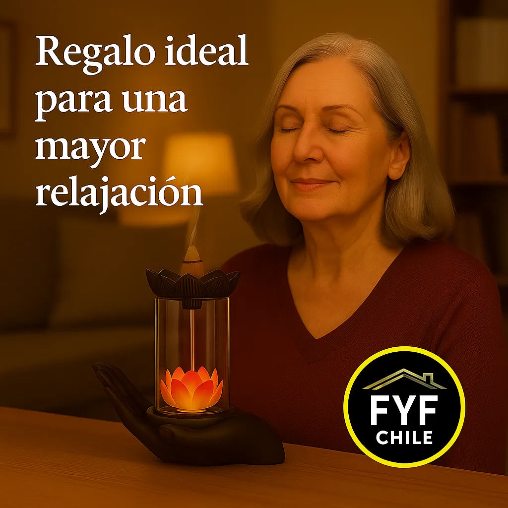 Mujer mayor disfrutando un regalo relajante con cascada de humo